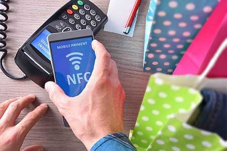かざして通信の「NFC」とはいったい何？　FeliCaとはどう違う？
