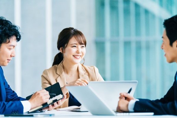 DX化とデジタル化の違いとは?DX化を推進する流れなども解説 DX化とデジタル化の違いとは?DX化を推進する流れなども解説