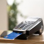 法人企業がクレジットカード決済を導入するには？ 導入方法・メリット・注意点なども紹介